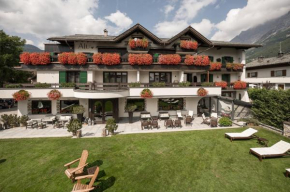 Гостиница Hotel Alù Mountain Design  Бормио